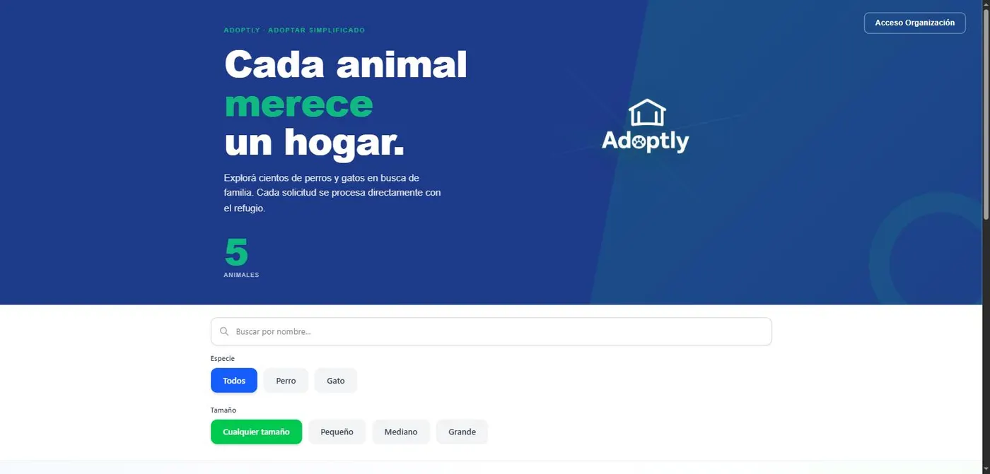 Portada de Adoptly con el buscador y los filtros por especie y tamaño